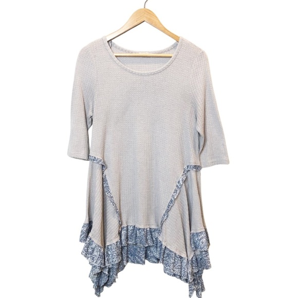 Easel Textured Knit Grey Flowy Boho Blue Ruffled 2/3 Sleeve Length Blouse - Picture 1 of 16